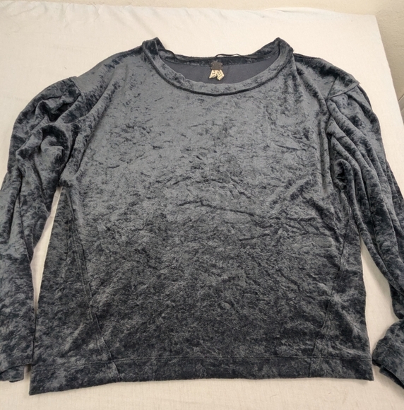We The Free Long Sleeve Sweater in Soft and Shimmery Black Velour Medium - Picture 4 of 8